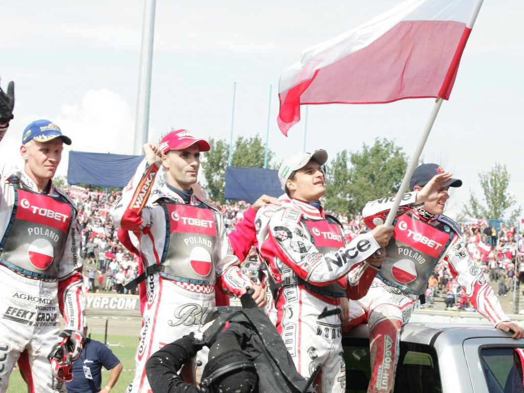 Tomasz Gollob pożycza motocykl i....