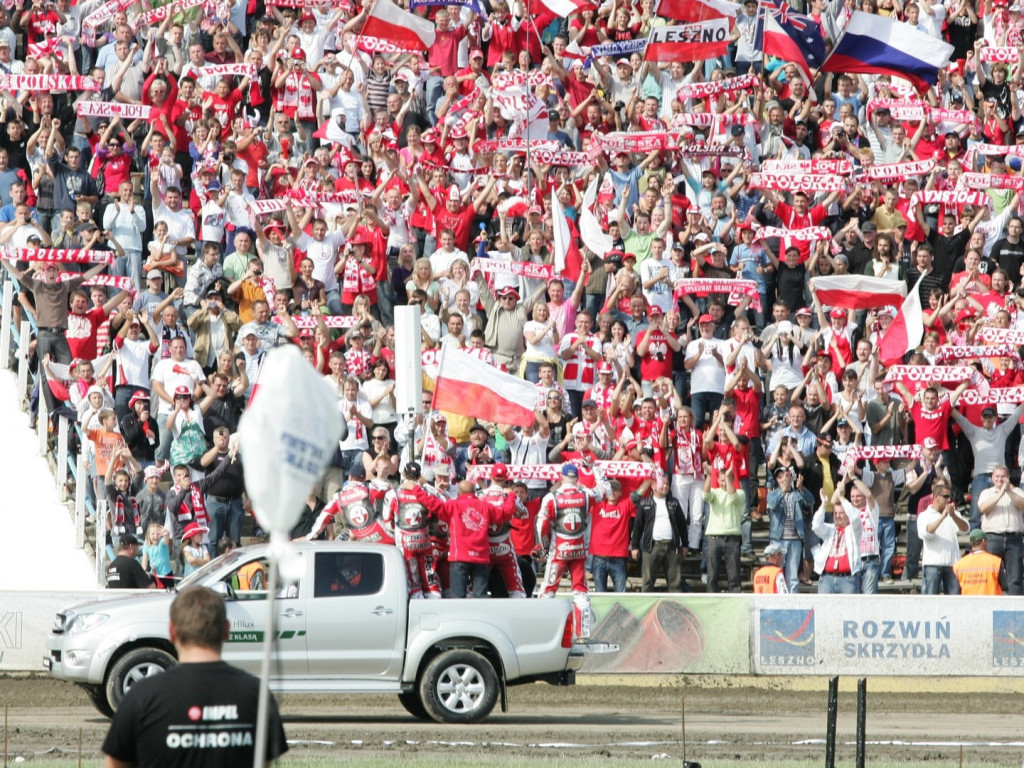 Tomasz Gollob pożycza motocykl i....