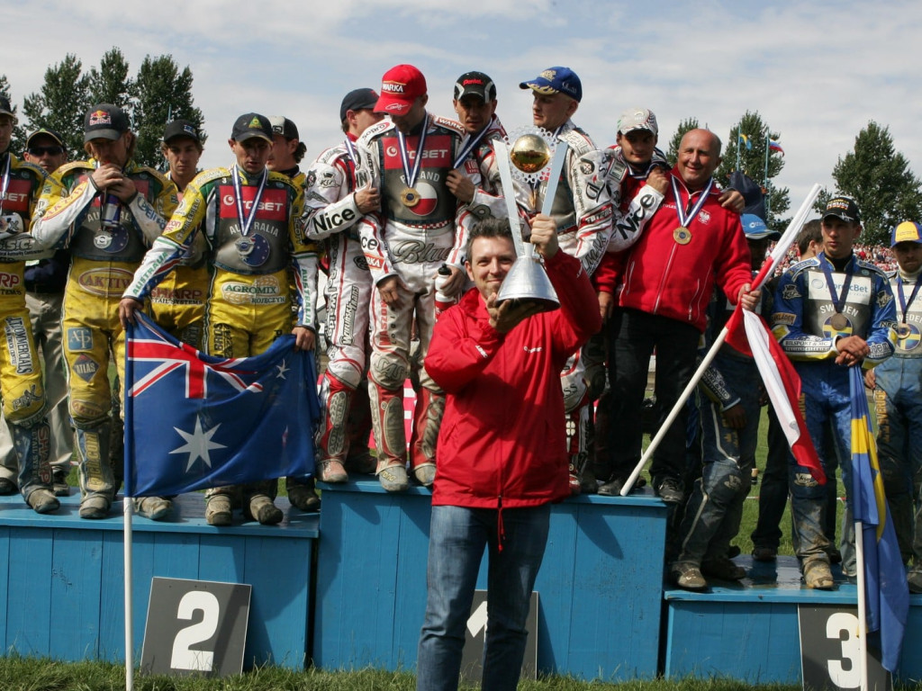 Tomasz Gollob pożycza motocykl i....