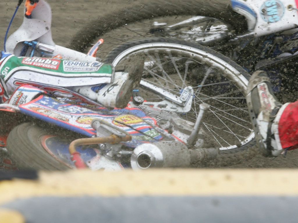 Tomasz Gollob pożycza motocykl i....