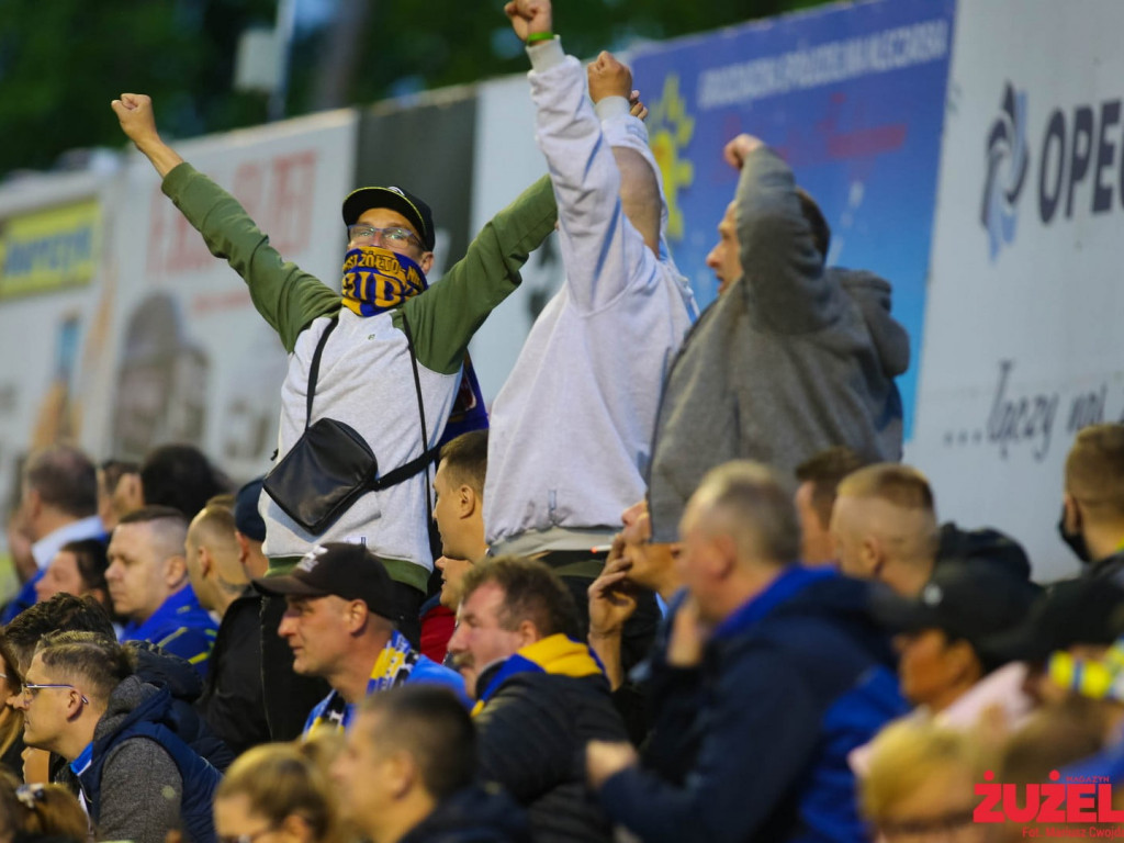 Kibice na trybunach, dedykowane zwycięstwo, bratobójcze pojedynki [GALERIA]