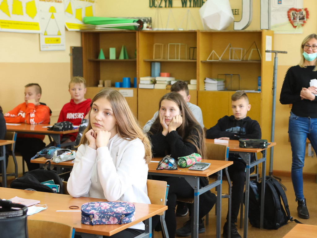 Jak Jaimon Lidsey został nauczycielem angielskiego. Zobaczcie, jak to robi [GALERIA]