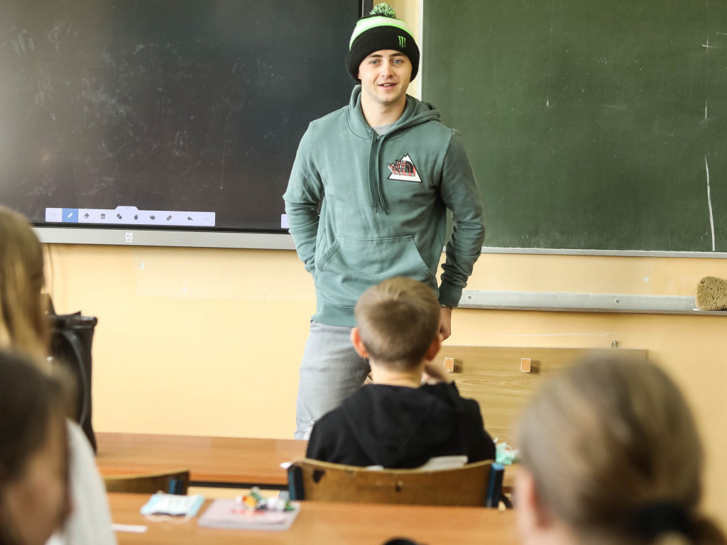 Jak Jaimon Lidsey został nauczycielem angielskiego. Zobaczcie, jak to robi [GALERIA]