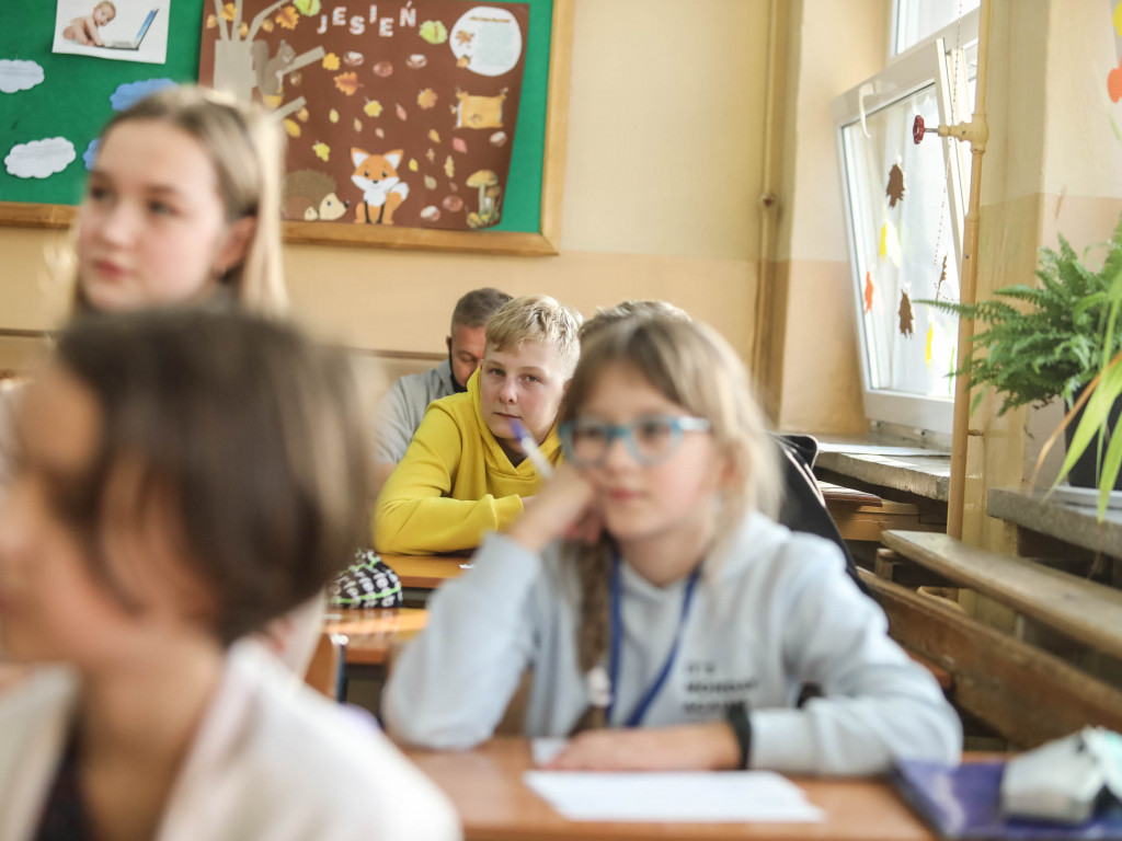 Jak Jaimon Lidsey został nauczycielem angielskiego. Zobaczcie, jak to robi [GALERIA]