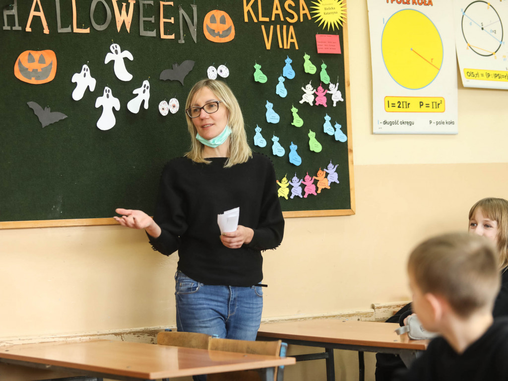 Jak Jaimon Lidsey został nauczycielem angielskiego. Zobaczcie, jak to robi [GALERIA]
