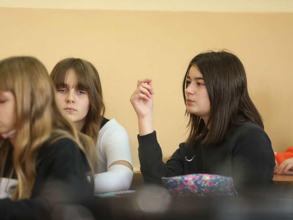 Jak Jaimon Lidsey został nauczycielem angielskiego. Zobaczcie, jak to robi [GALERIA]