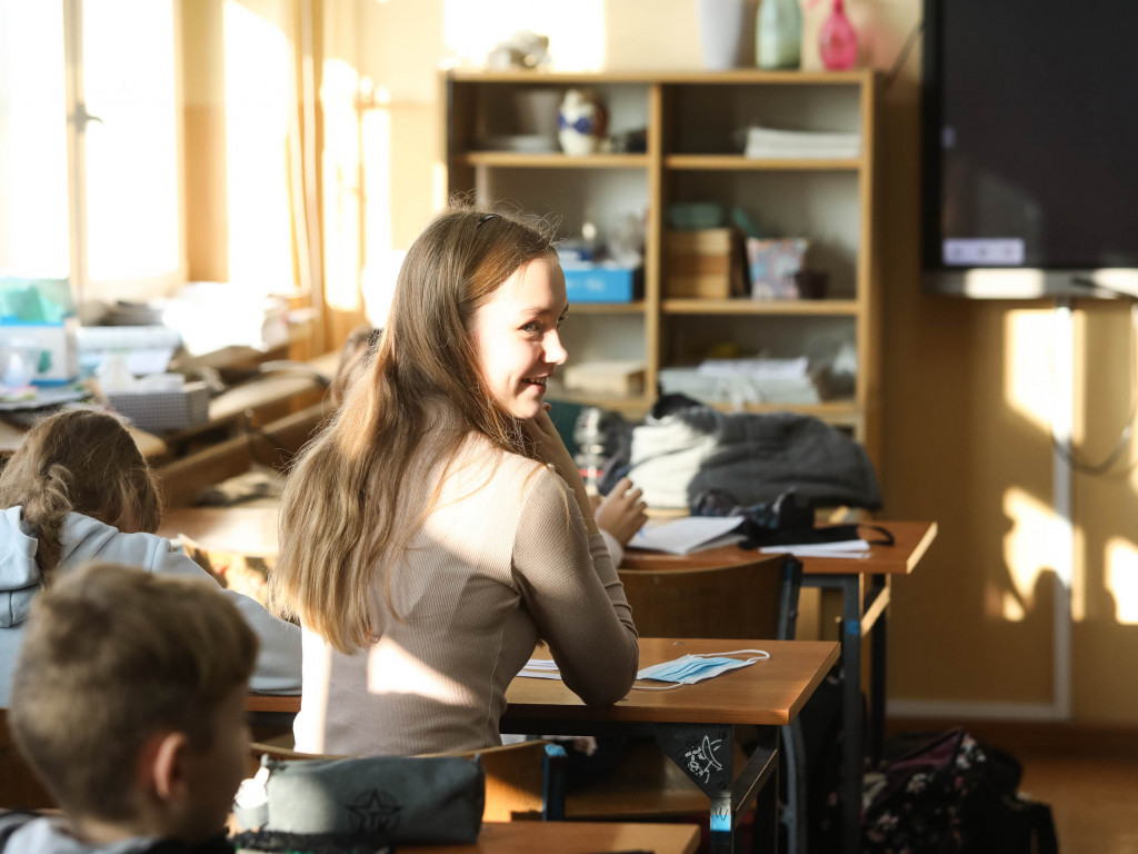 Jak Jaimon Lidsey został nauczycielem angielskiego. Zobaczcie, jak to robi [GALERIA]