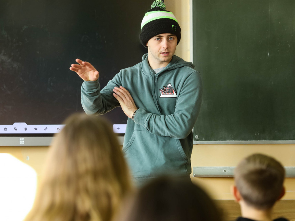 Jak Jaimon Lidsey został nauczycielem angielskiego. Zobaczcie, jak to robi [GALERIA]