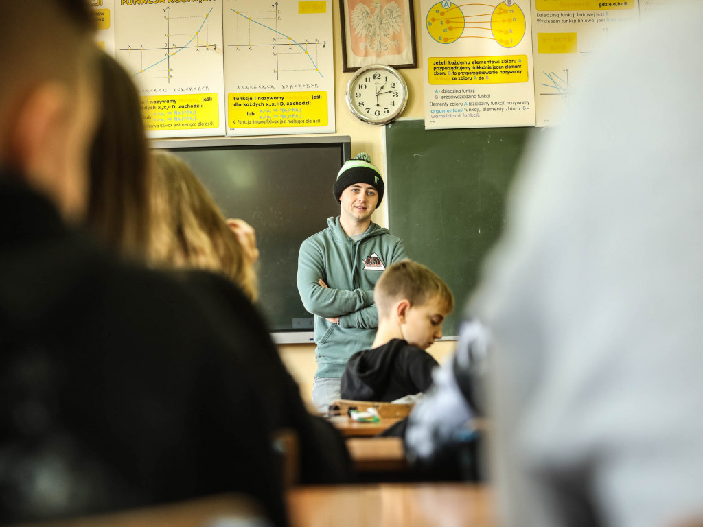Jak Jaimon Lidsey został nauczycielem angielskiego. Zobaczcie, jak to robi [GALERIA]