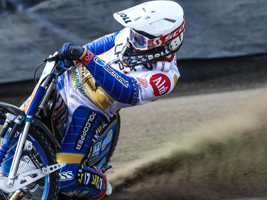 Nad stadionami unosi się już ryk silników [GALERIA]