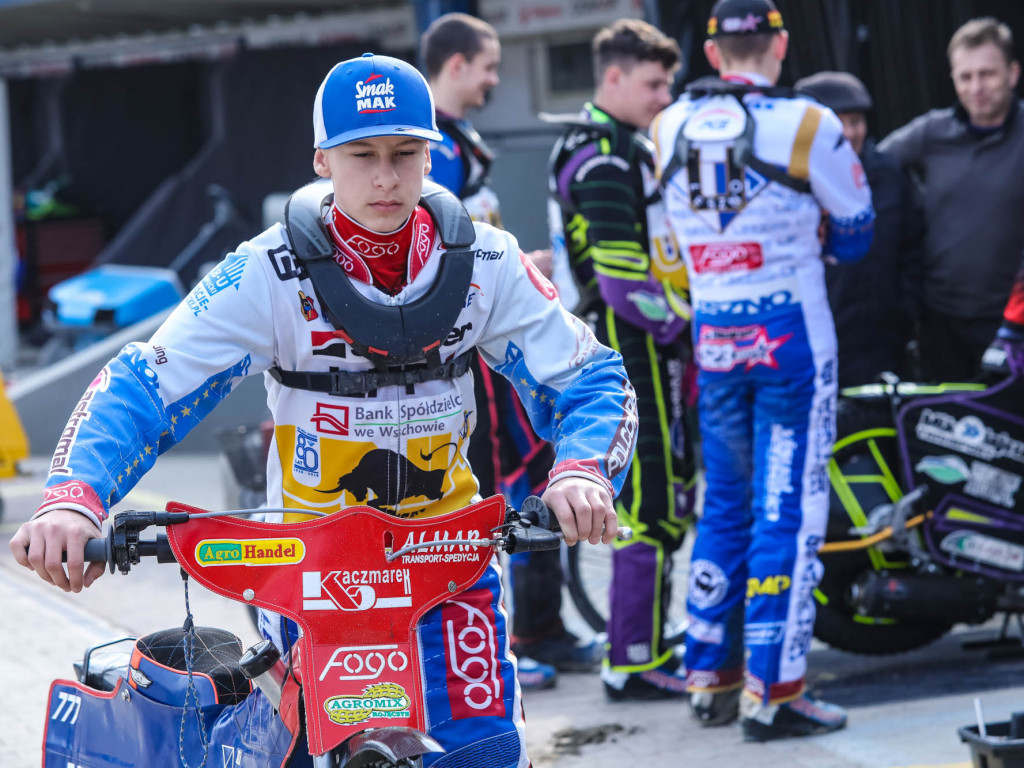 Nad stadionami unosi się już ryk silników [GALERIA]
