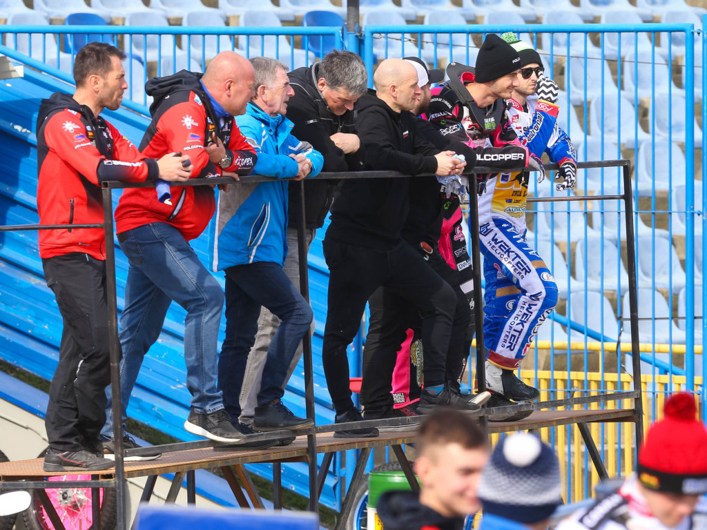 Nad stadionami unosi się już ryk silników [GALERIA]