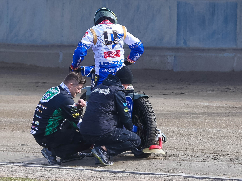 Nad stadionami unosi się już ryk silników [GALERIA]