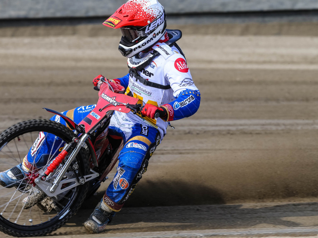 Nad stadionami unosi się już ryk silników [GALERIA]
