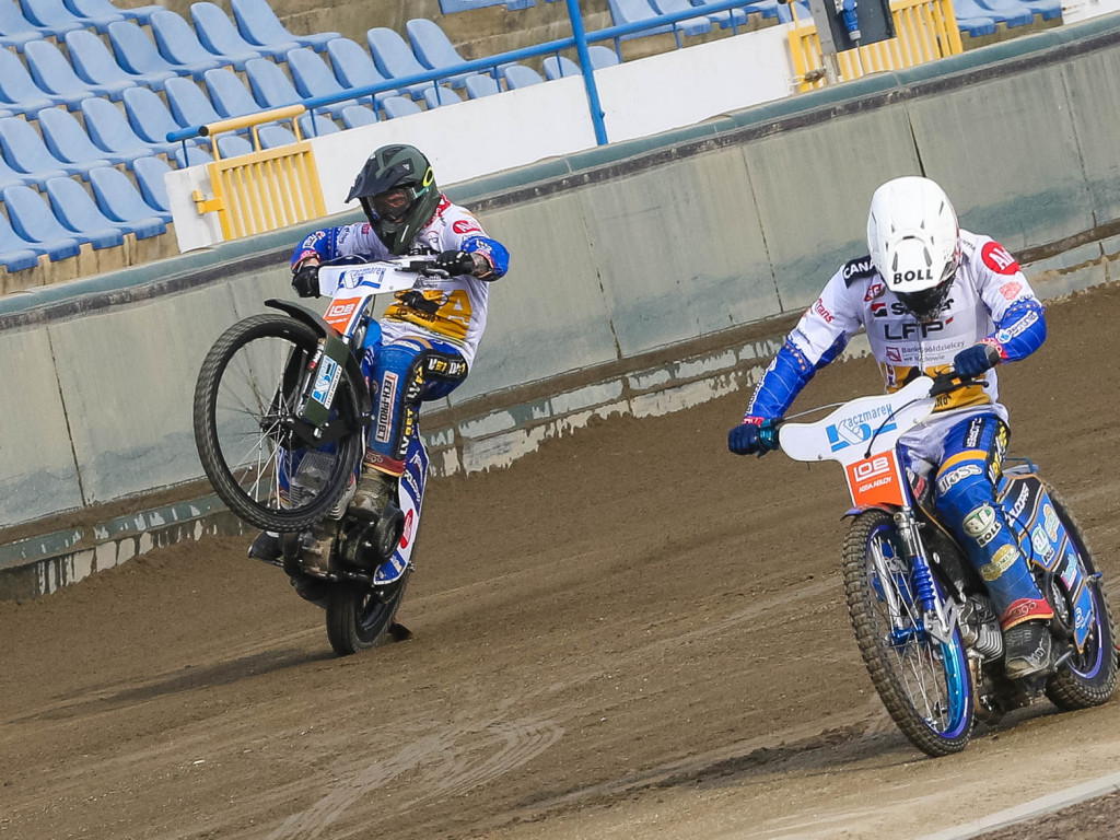 Nad stadionami unosi się już ryk silników [GALERIA]