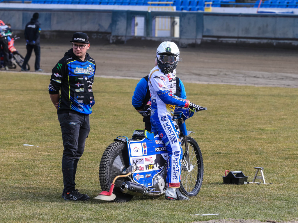 Nad stadionami unosi się już ryk silników [GALERIA]