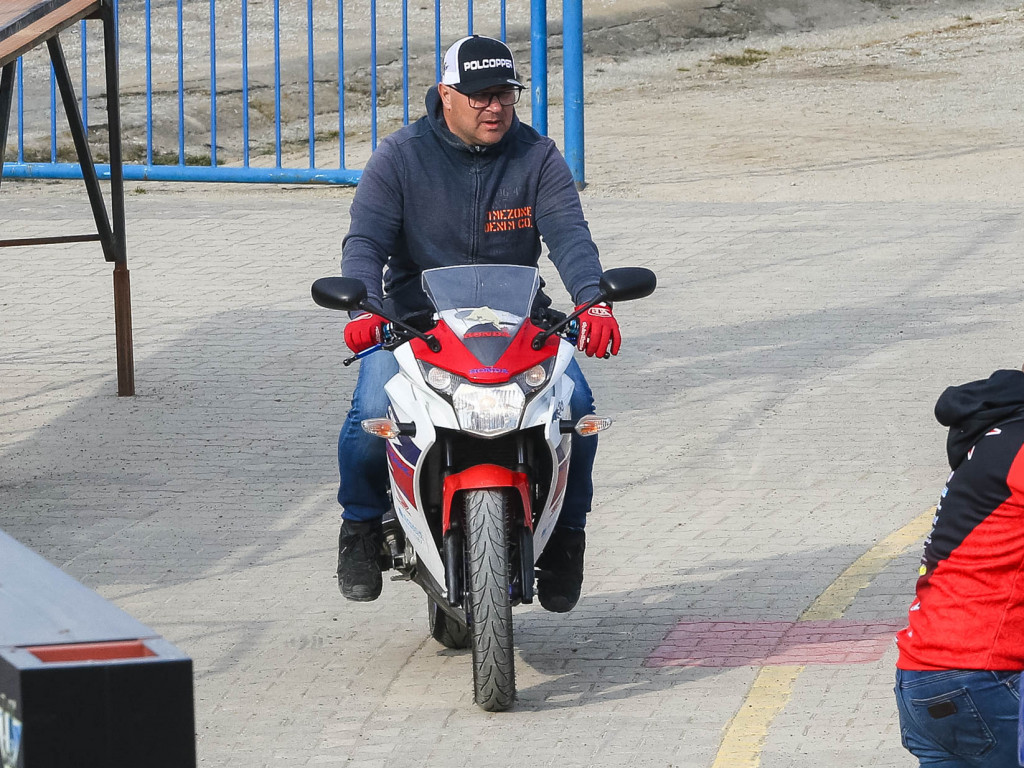 Nad stadionami unosi się już ryk silników [GALERIA]