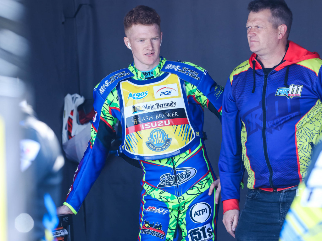 Na zapleczu: nokaut Byków, kompromitująca przegrana Włókniarza z Motorem [GALERIA]