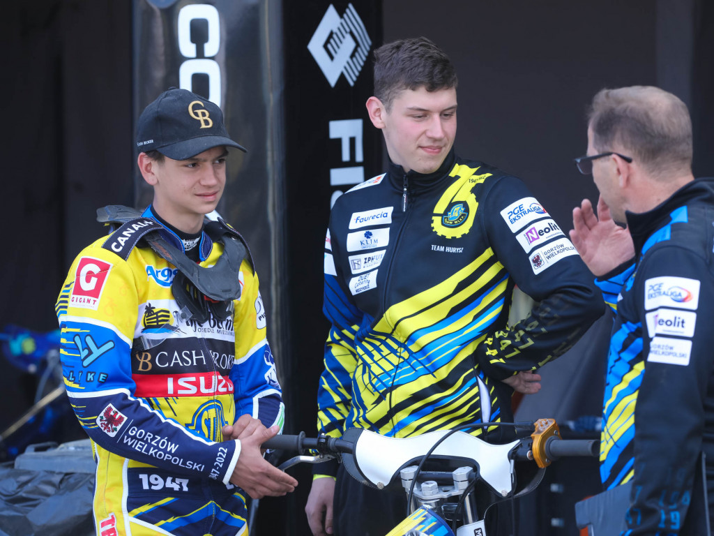 Na zapleczu: nokaut Byków, kompromitująca przegrana Włókniarza z Motorem [GALERIA]