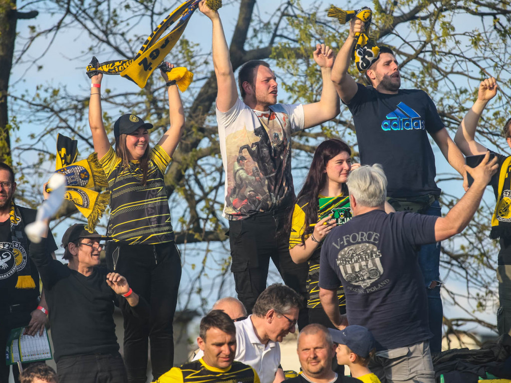 Porywające widowisko w 2. lidze przy szczelnie wypełnionych trybunach [GALERIA]