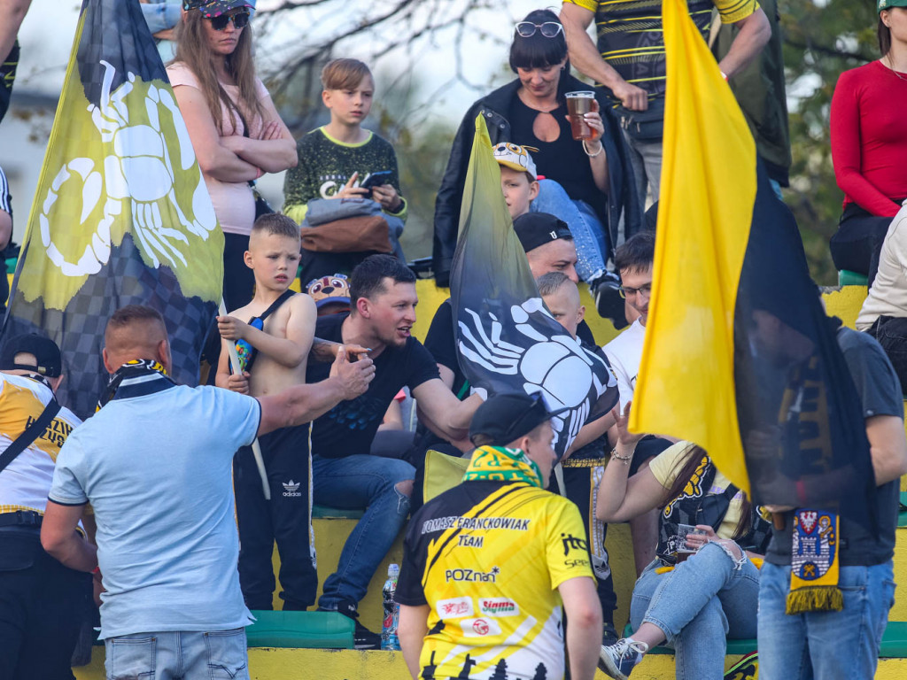 Porywające widowisko w 2. lidze przy szczelnie wypełnionych trybunach [GALERIA]