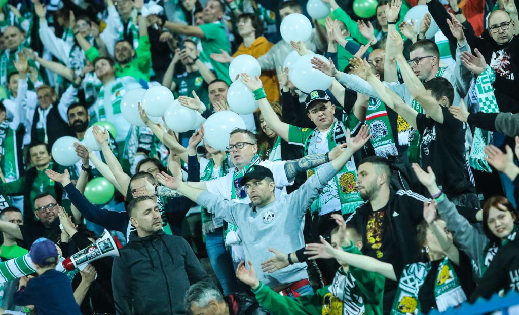 Hej, kibice z Leszna i kibice Włókniarza. Zobaczcie co działo się w piątek, czego nie pokazały kamery