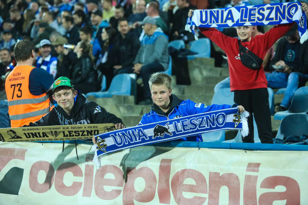 Hej, kibice z Leszna i kibice Włókniarza. Zobaczcie co działo się w piątek, czego nie pokazały kamery