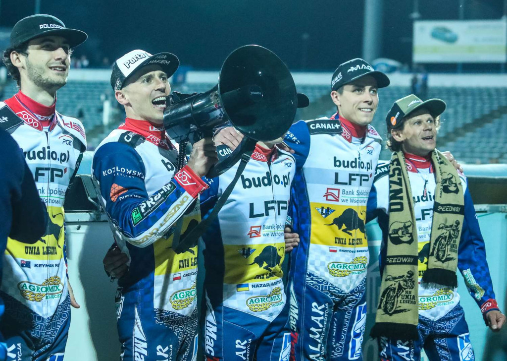 Hej, kibice z Leszna i kibice Włókniarza. Zobaczcie co działo się w piątek, czego nie pokazały kamery