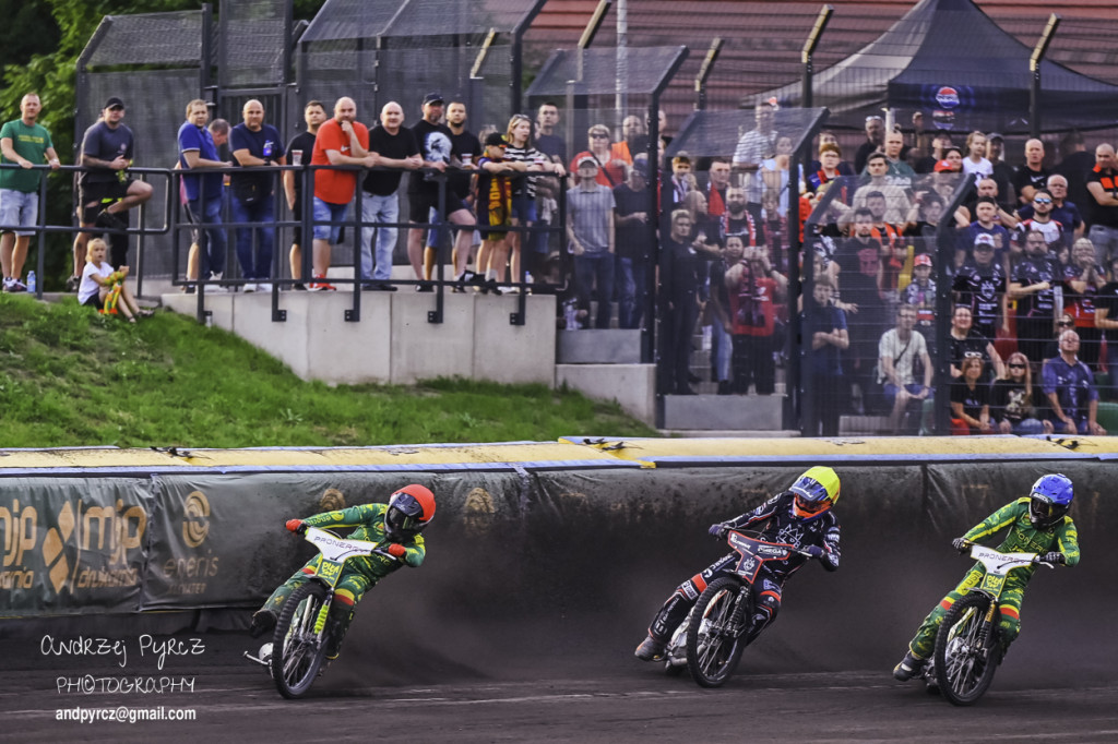Zacięte starcie w Pile! Polonia lepsza od Startu Gniezno po emocjonującym meczu