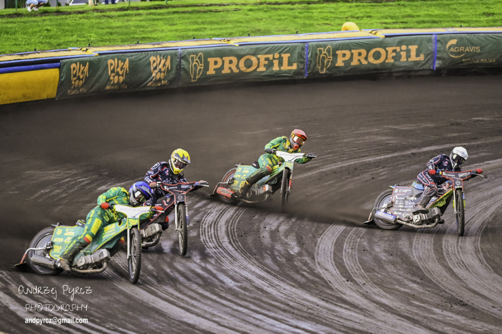 Zacięte starcie w Pile! Polonia lepsza od Startu Gniezno po emocjonującym meczu