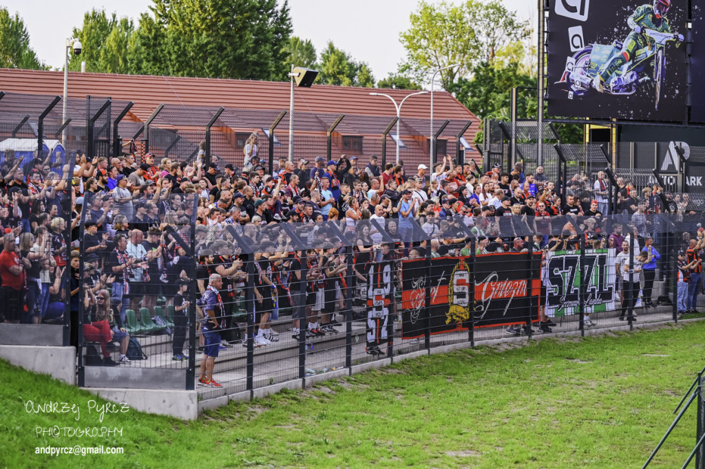 Zacięte starcie w Pile! Polonia lepsza od Startu Gniezno po emocjonującym meczu