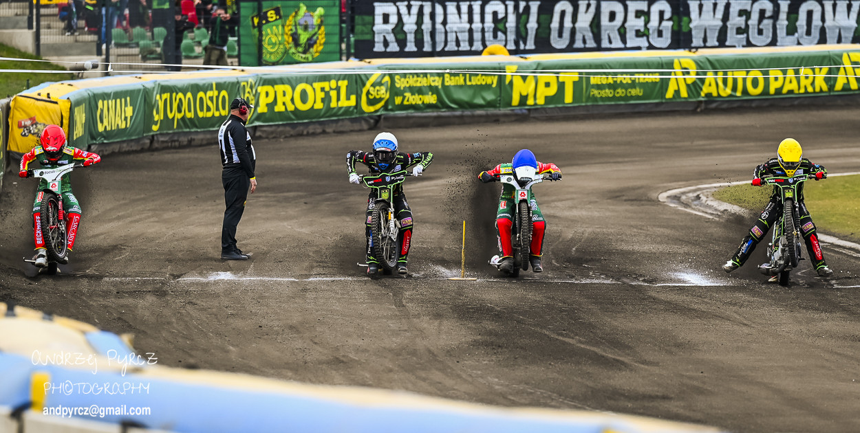 Polonia Piła – ROW Rybnik. Emocje i deszcz w obiektywie