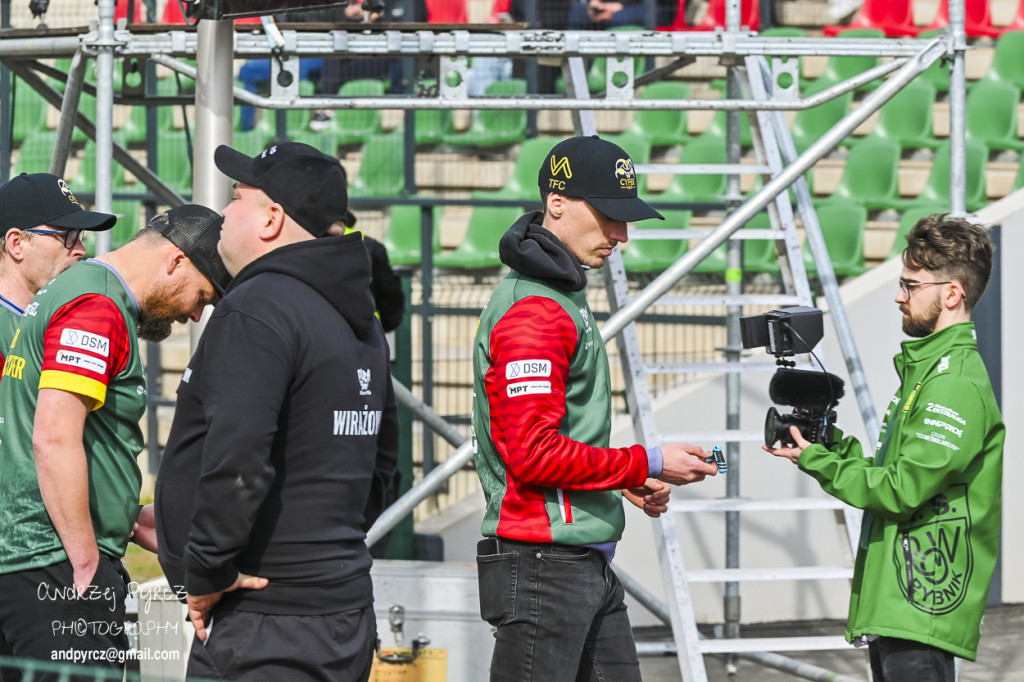 Polonia Piła – ROW Rybnik. Emocje i deszcz w obiektywie