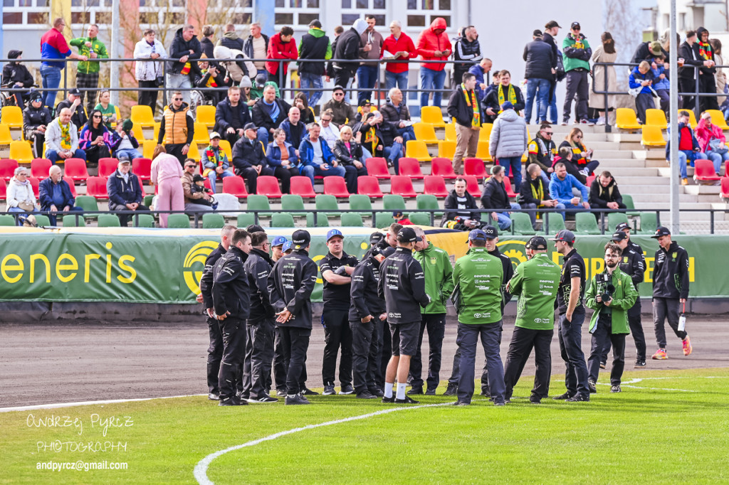 Polonia Piła – ROW Rybnik. Emocje i deszcz w obiektywie