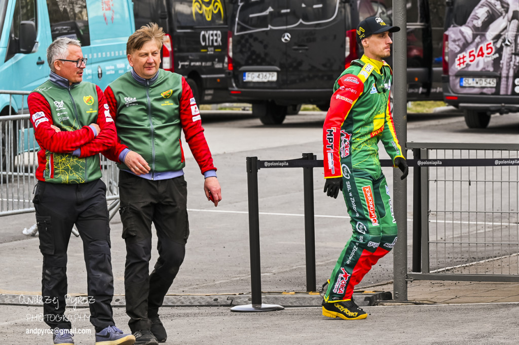 Polonia Piła – ROW Rybnik. Emocje i deszcz w obiektywie