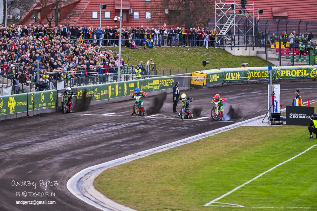 Polonia Piła – ROW Rybnik. Emocje i deszcz w obiektywie