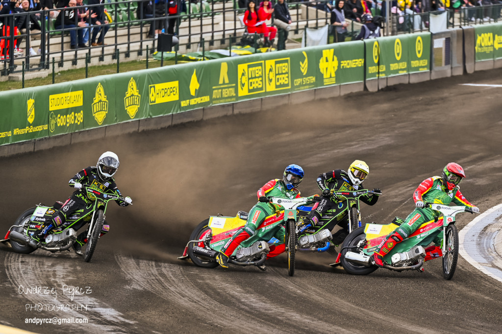 Polonia Piła – ROW Rybnik. Emocje i deszcz w obiektywie