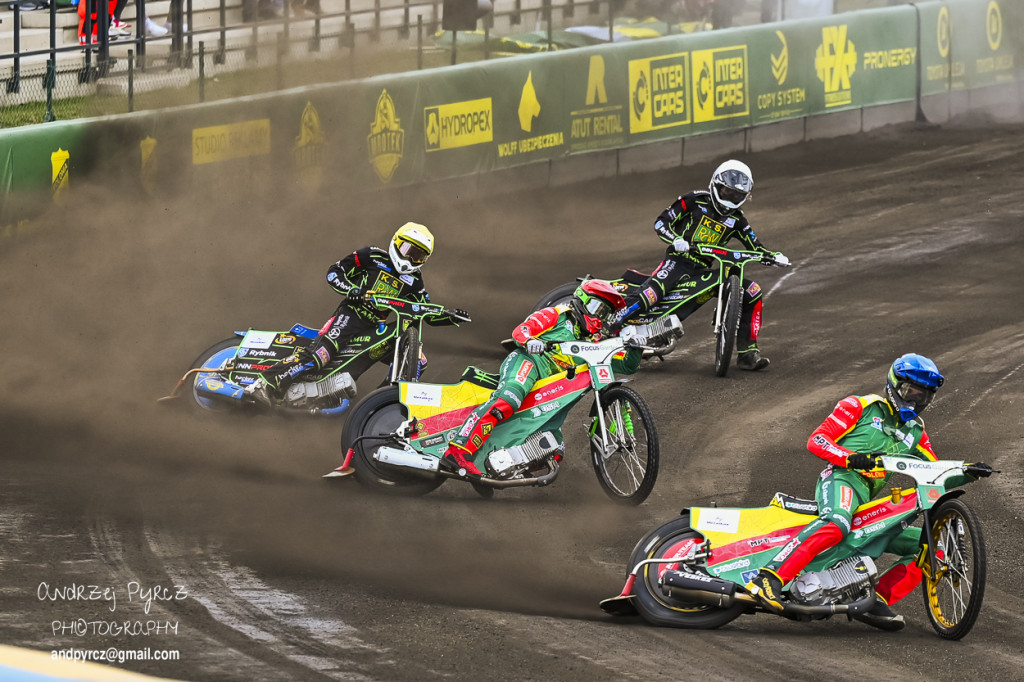 Polonia Piła – ROW Rybnik. Emocje i deszcz w obiektywie