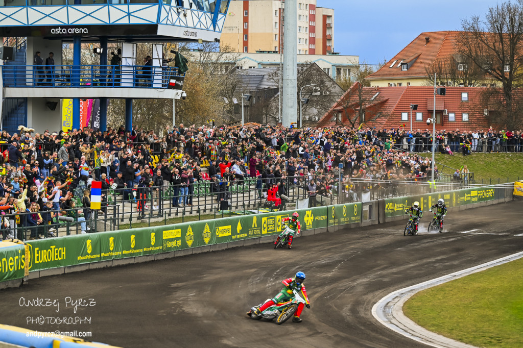 Polonia Piła – ROW Rybnik. Emocje i deszcz w obiektywie