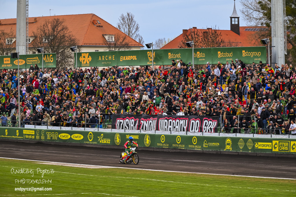 Polonia Piła – ROW Rybnik. Emocje i deszcz w obiektywie