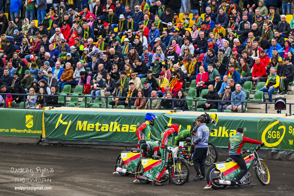 Polonia Piła – ROW Rybnik. Emocje i deszcz w obiektywie