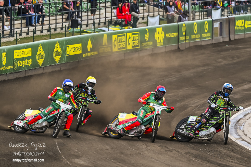 Polonia Piła – ROW Rybnik. Emocje i deszcz w obiektywie