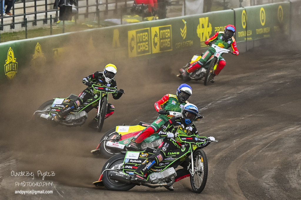 Polonia Piła – ROW Rybnik. Emocje i deszcz w obiektywie