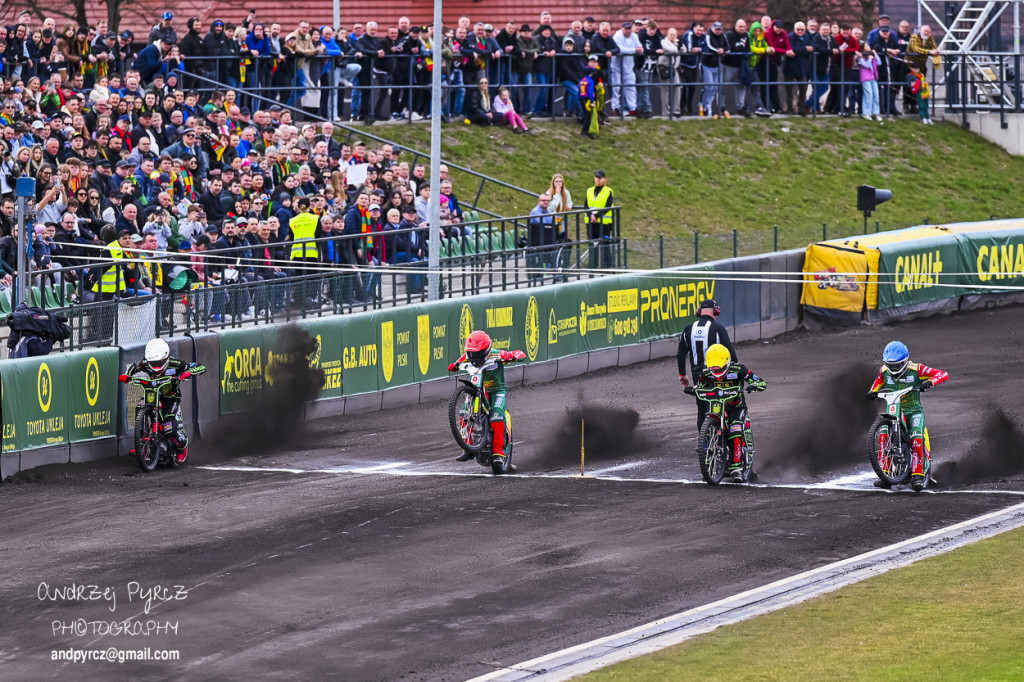 Polonia Piła – ROW Rybnik. Emocje i deszcz w obiektywie