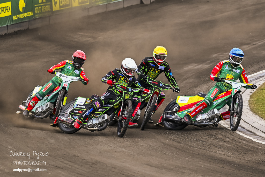 Polonia Piła – ROW Rybnik. Emocje i deszcz w obiektywie