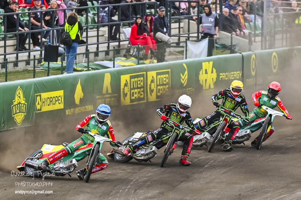 Polonia Piła – ROW Rybnik. Emocje i deszcz w obiektywie