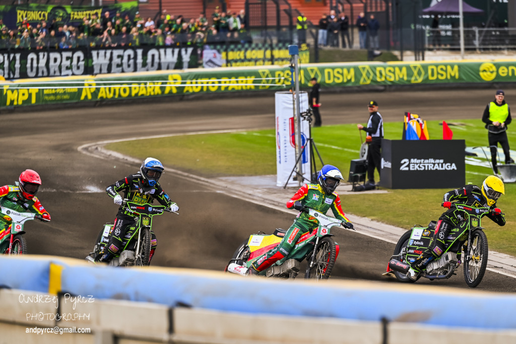 Polonia Piła – ROW Rybnik. Emocje i deszcz w obiektywie