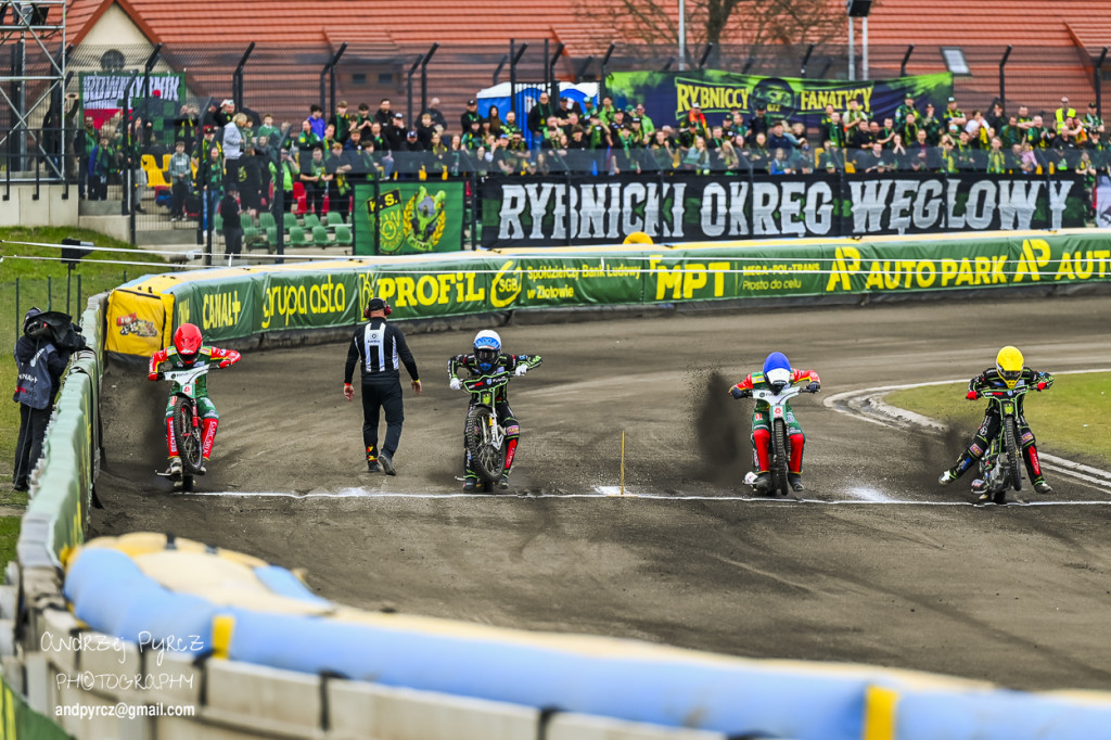 Polonia Piła – ROW Rybnik. Emocje i deszcz w obiektywie