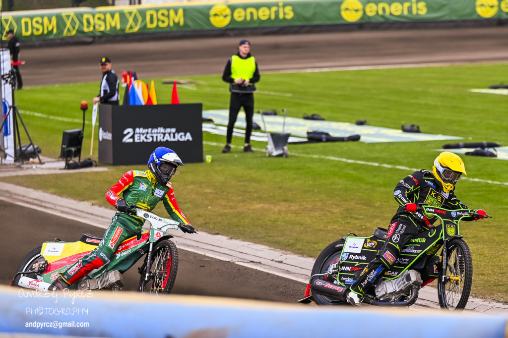 Polonia Piła – ROW Rybnik. Emocje i deszcz w obiektywie