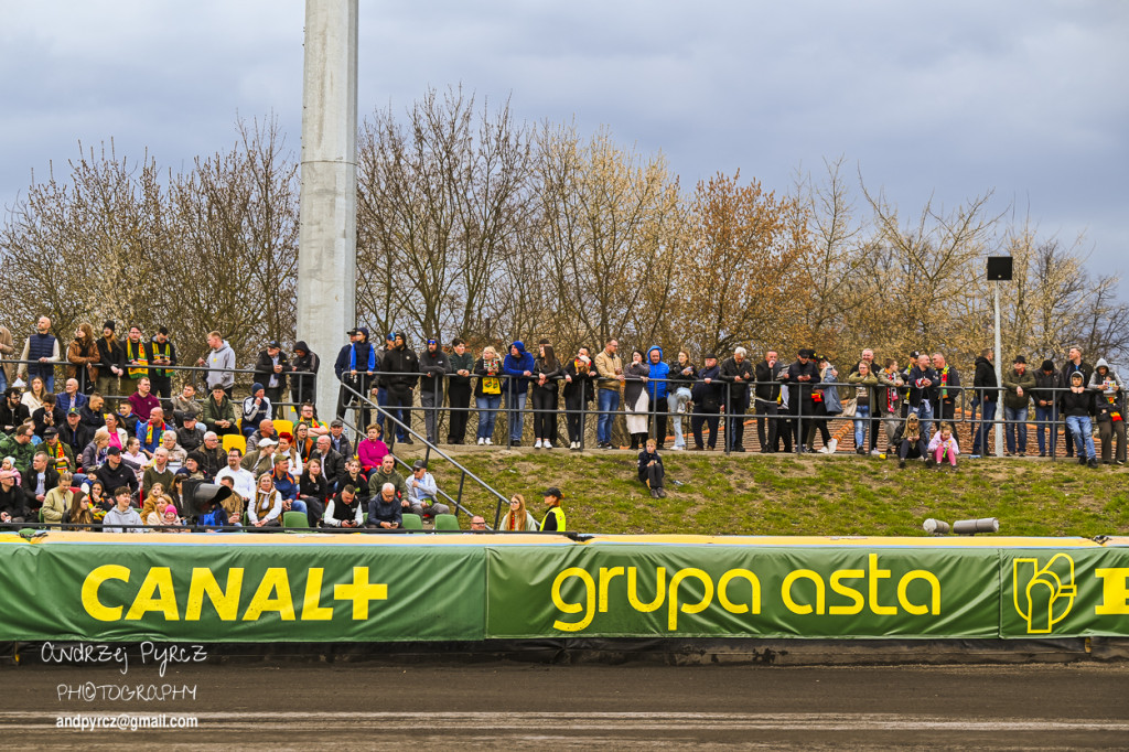 Polonia Piła – ROW Rybnik. Emocje i deszcz w obiektywie